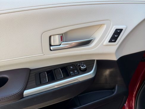 Used 2024 Toyota Sienna Platinum image 23