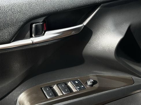 Used 2021 Toyota Camry SE w/ Cold Weather Package image 21