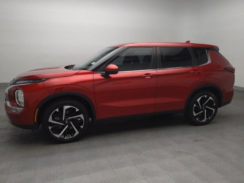 Used 2022 Mitsubishi Outlander SE FWD image 2