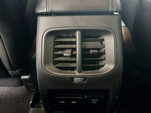 Used 2019 Jeep Cherokee Limited image 25