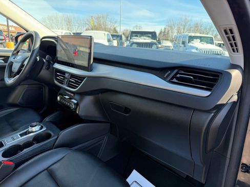 Used 2023 Ford Escape Platinum image 12