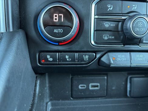 Used 2023 Chevrolet Suburban Premier image 17