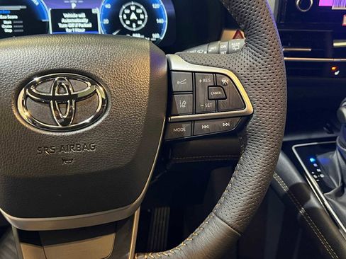 Certified 2025 Toyota Sienna XLE Woodland Edition image 21