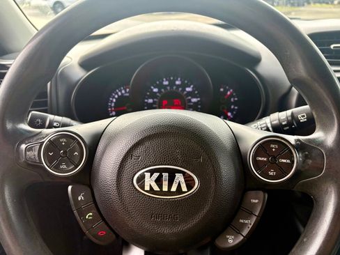 Used 2016 Kia Soul FWD image 13