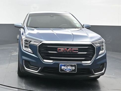 Used 2024 GMC Terrain SLE image 2