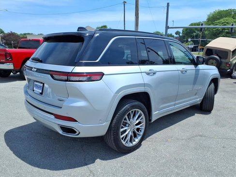 Used 2025 Jeep Grand Cherokee Summit AWD/4WD image 4