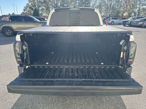 Used 2022 Toyota Tacoma SR5 image 10