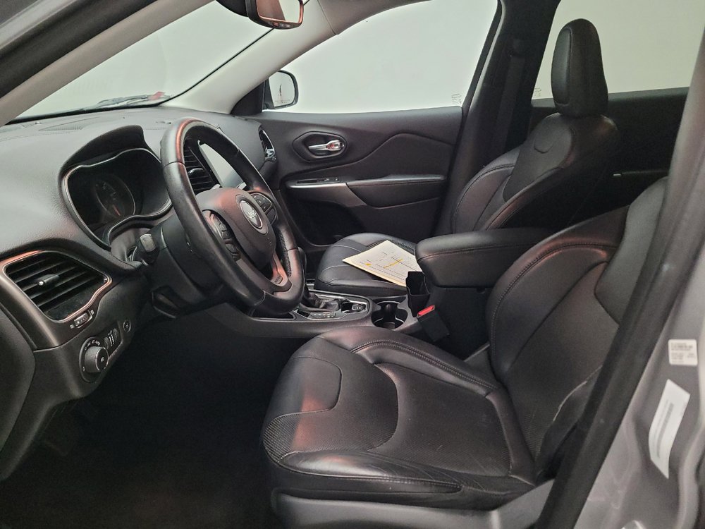 Used 2019 Jeep Cherokee Limited FWD image 17