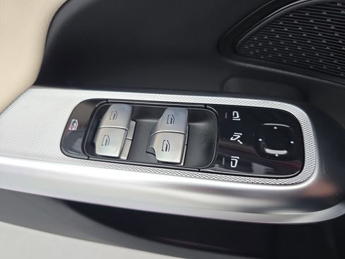 Used 2025 Mercedes-Benz E 350 Sedan image 27