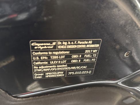 Used 2017 Porsche Cayenne S AWD/4WD image 30