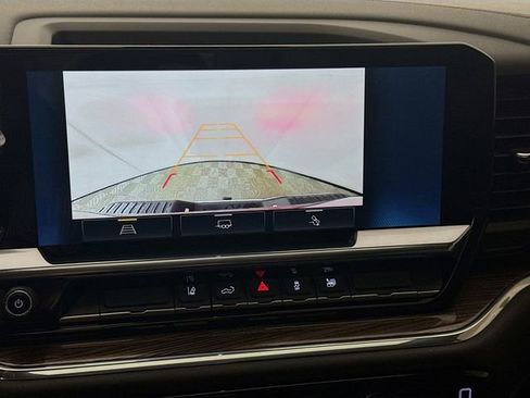 Used 2024 Chevrolet Silverado 2500 LT w/ Convenience Package image 15