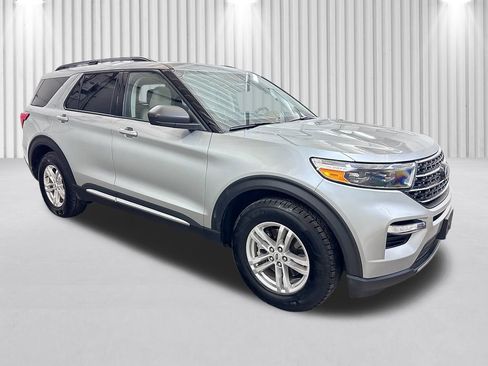 Certified 2022 Ford Explorer XLT w/ Equipment Group 202A image 2