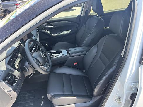 Certified 2025 Nissan Rogue SL FWD image 15