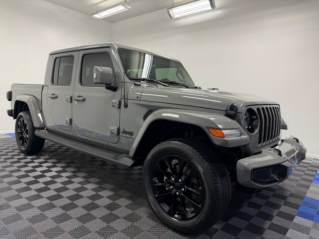 Used 2022 Jeep Gladiator Overland AWD/4WD image 1