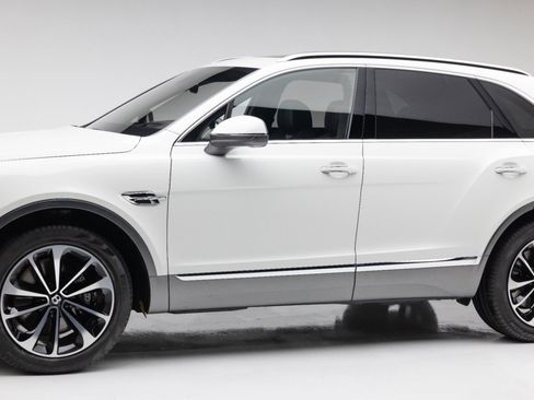Used 2017 Bentley Bentayga AWD/4WD image 33