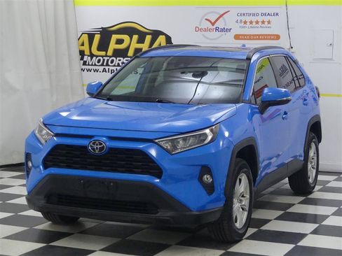 Used 2019 Toyota RAV4 XLE w/ All Weather Liner Package AWD/4WD image 3