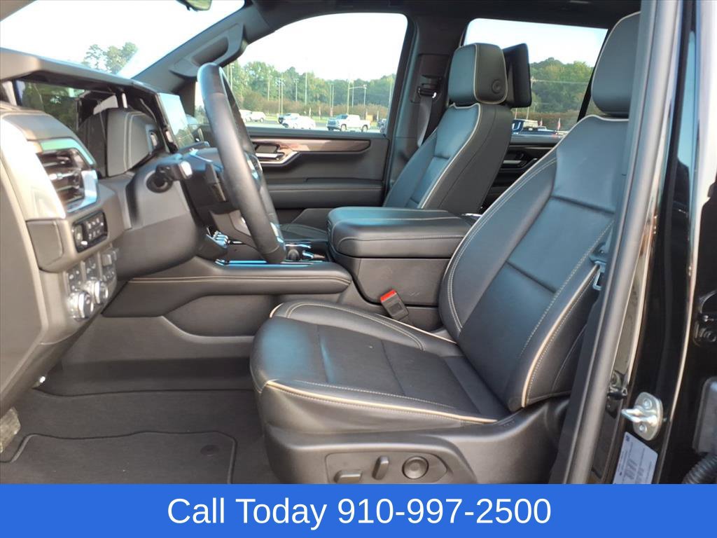 Used 2025 GMC Yukon Elevation w/ Elevation Premium Package AWD/4WD image 17