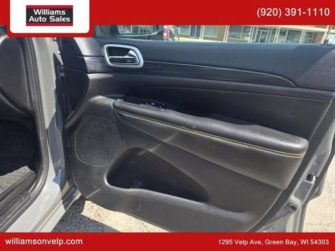 Used 2019 Jeep Grand Cherokee Altitude AWD/4WD image 16