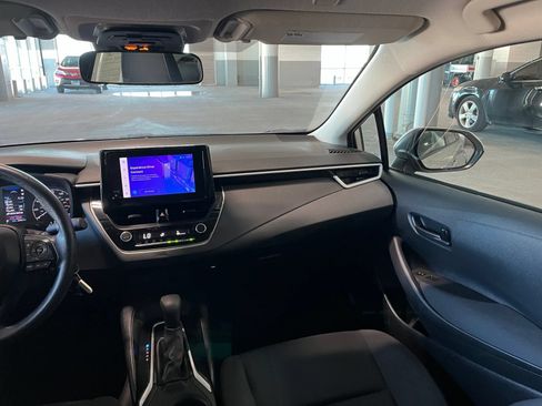 Used 2025 Toyota Corolla LE FWD image 38