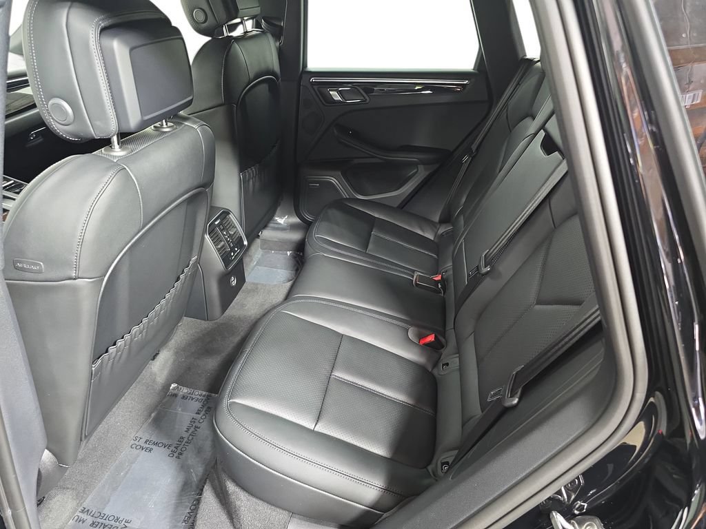 Certified 2026 Porsche Macan AWD/4WD image 24