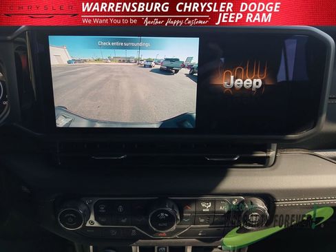 Used 2025 Jeep Gladiator Sport image 21