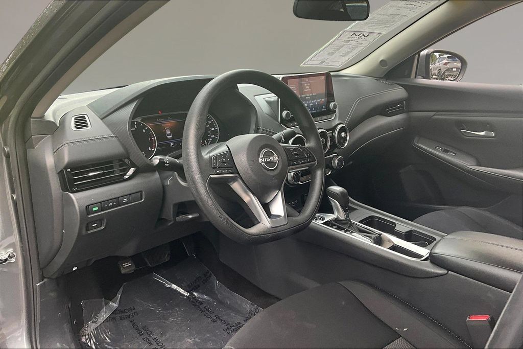 Used 2025 Nissan Sentra SV FWD image 15