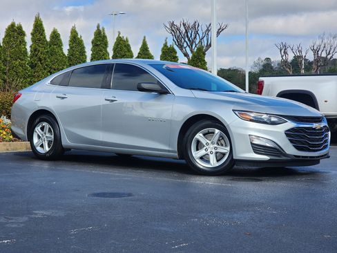 Used 2021 Chevrolet Malibu LS image 2