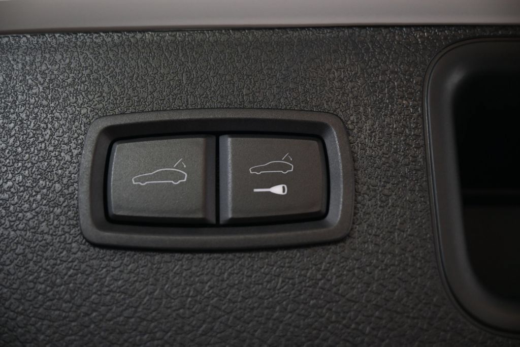 Certified 2024 Porsche Macan Turbo AWD/4WD image 30