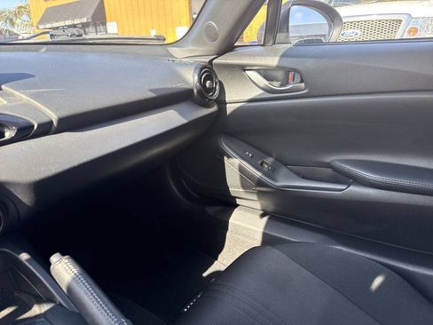 Used 2021 MAZDA MX-5 Miata Sport RWD image 39