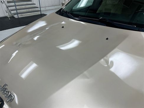 Used 2015 Jeep Cherokee Latitude w/ Cold Weather Group image 28