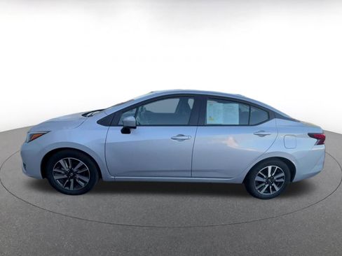 Used 2025 Nissan Versa SV FWD image 9