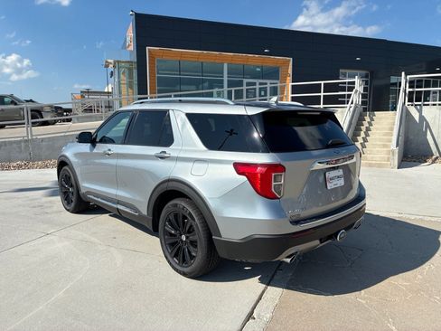 Used 2020 Ford Explorer Limited w/ Class III Trailer Tow Package AWD/4WD image 3