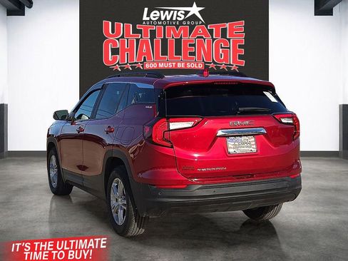 Used 2023 GMC Terrain SLE w/ Driver Convenience Package image 3