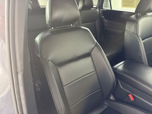 Used 2021 Volkswagen Atlas Cross Sport SE w/ Panoramic Sunroof Package image 28