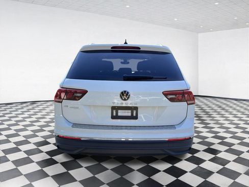Used 2022 Volkswagen Tiguan SE FWD image 5