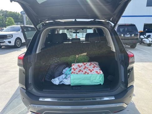 Used 2023 Nissan Rogue SL w/ SL Premium Package image 15