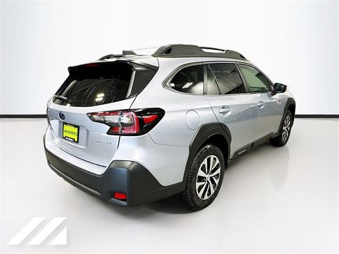 Certified 2025 Subaru Outback Premium image 5