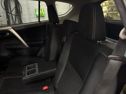Used 2015 Toyota RAV4 XLE AWD/4WD image 13