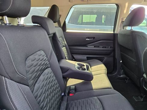 Used 2022 Nissan Pathfinder SV FWD image 12