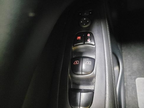 Used 2019 Nissan Pathfinder SV AWD/4WD image 27
