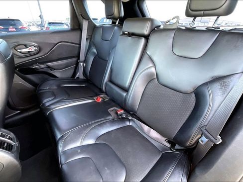 Used 2020 Jeep Cherokee Latitude Plus image 19