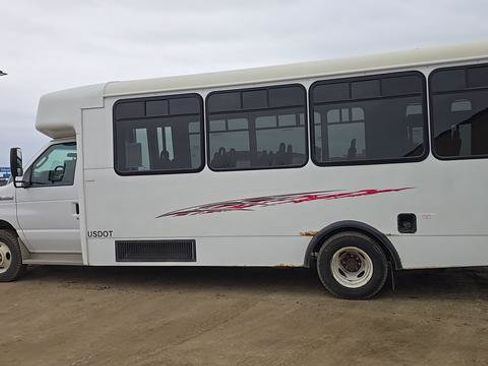 Used 2013 Ford E-450 and Econoline 450 Super Duty w/ Shuttle Bus Prep Pkg RWD image 3