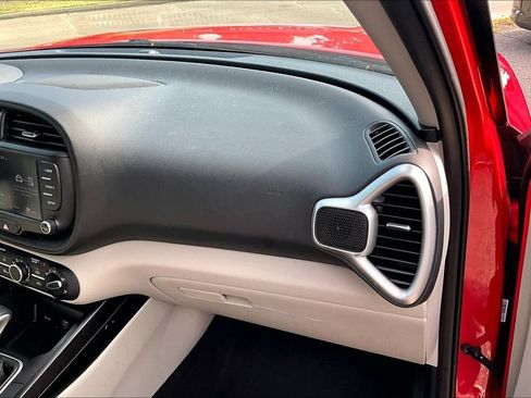 Used 2022 Kia Soul LX FWD image 16