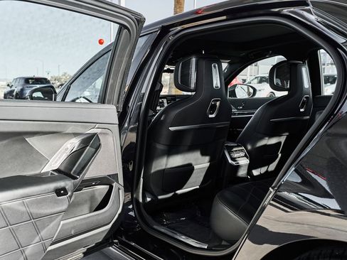 Used 2024 BMW 740i w/ Premium Package RWD image 14