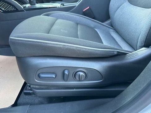 Used 2024 Chevrolet TrailBlazer LT w/ Convenience Package FWD image 11