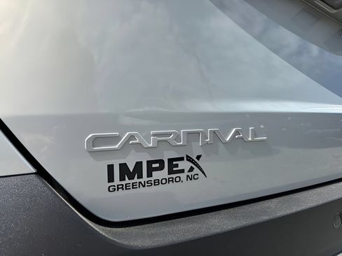 Used 2025 Kia Carnival SX FWD image 34