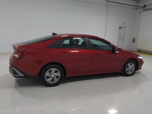 Used 2025 Hyundai Elantra SE FWD image 10