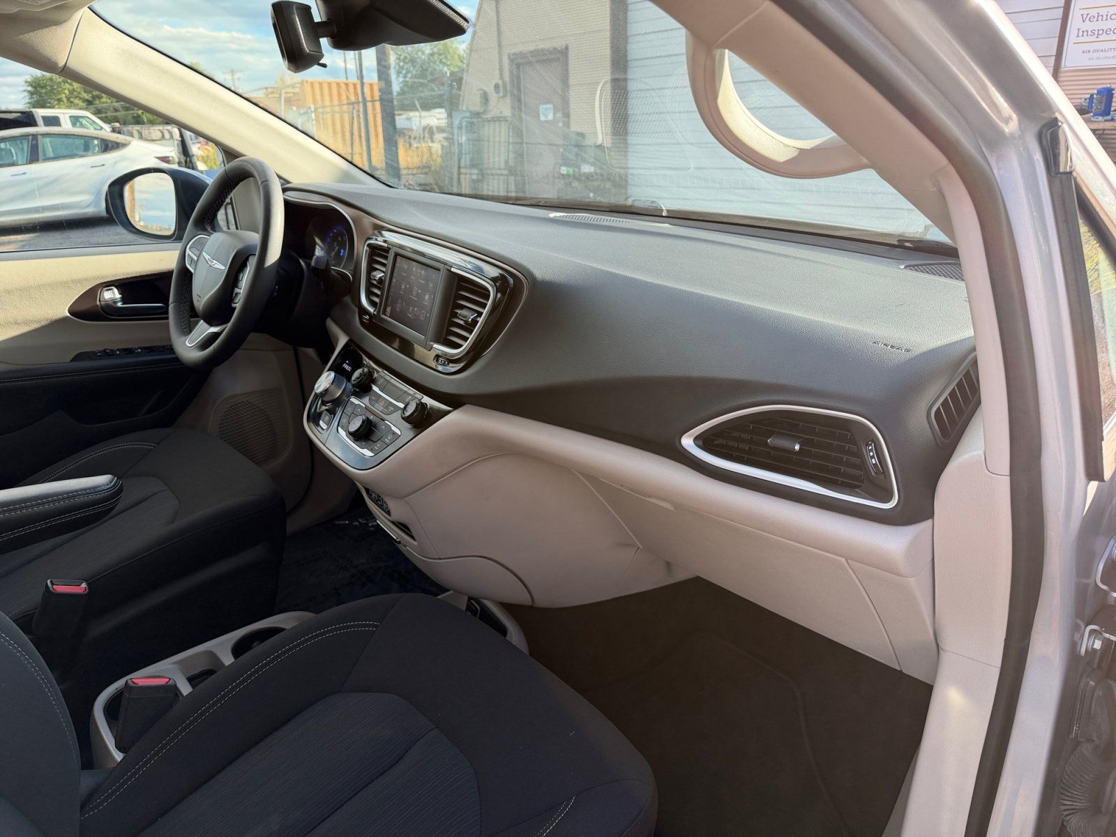 Used 2023 Chrysler Voyager LX FWD image 16