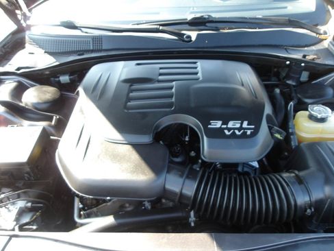 Used 2019 Chrysler 300 Touring w/ Sport Appearance Package RWD image 26