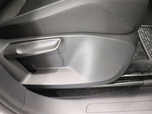 Used 2024 Volkswagen Tiguan SE w/ Panoramic Sunroof Package image 22